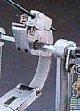 particolare di un pedale con trasmissione a cinghia
